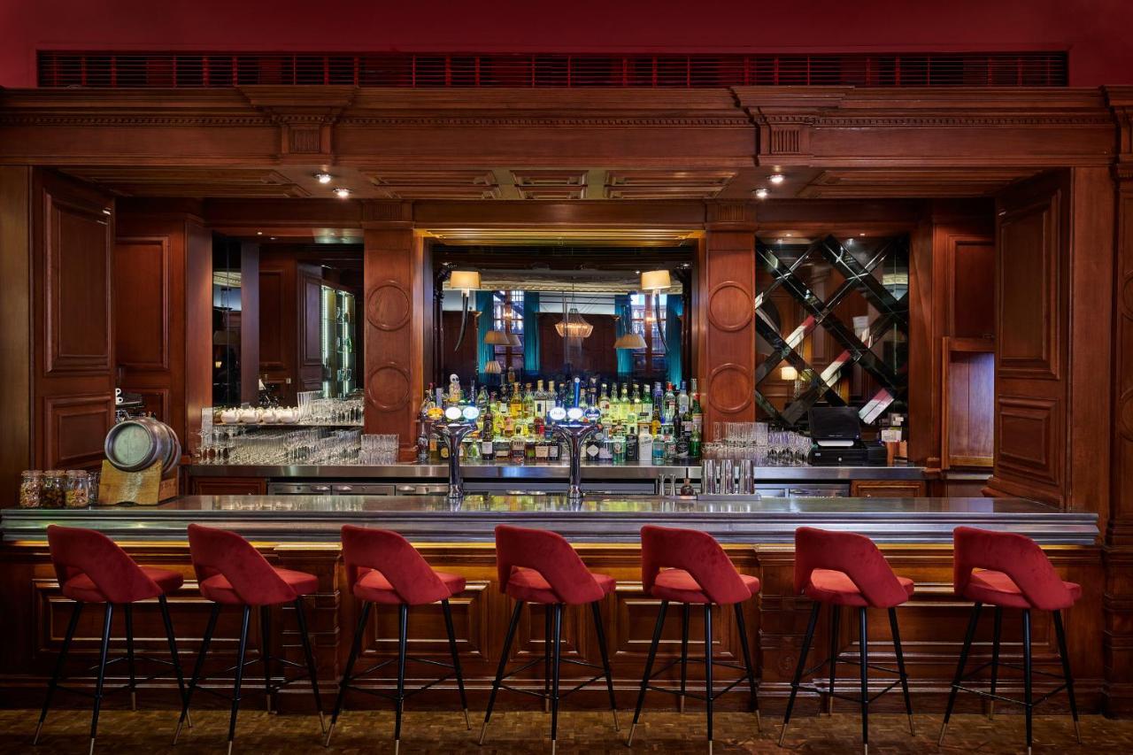 The Landmark Londra Esterno foto The bar at the St. Regis