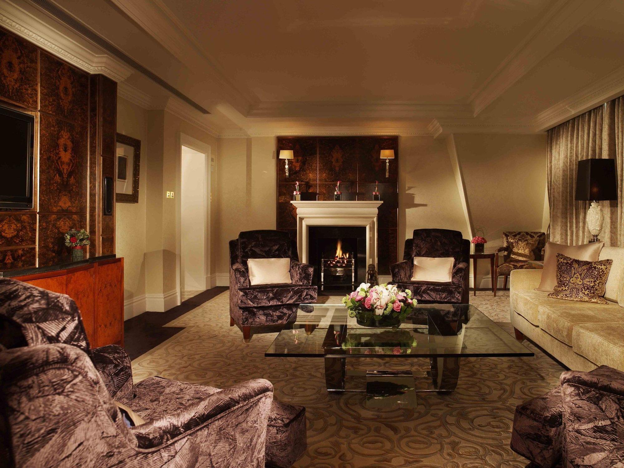 The Landmark Londra Camera foto The living room of a suite at the Mandarin Oriental, London