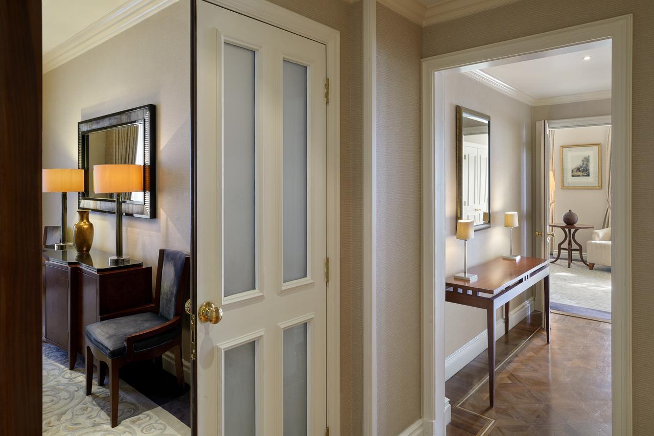 The Landmark Londra Esterno foto A suite at The Ritz-Carlton, Boston