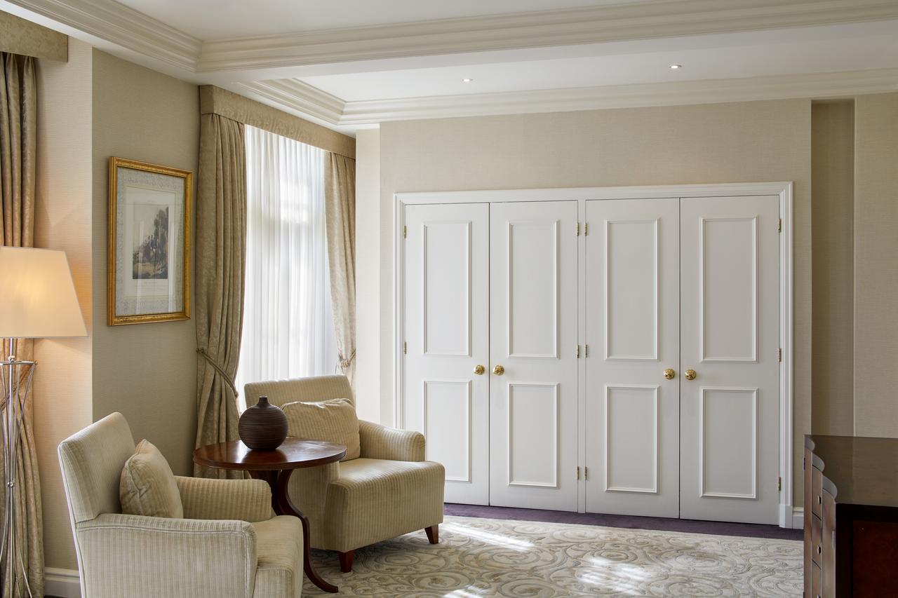 The Landmark Londra Esterno foto A set of four-panel interior doors